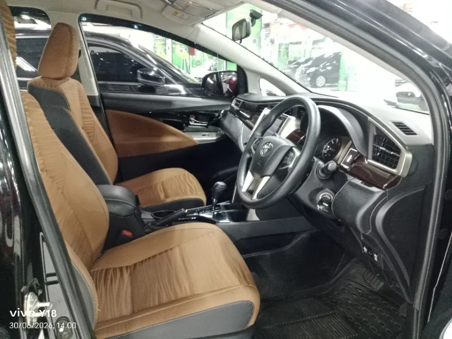 Foto Mobil Bekas Kabin Depan Toyota Kijang Innova 2.4 V tahun 2019