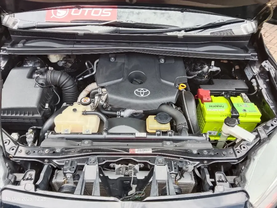 Foto Mobil Bekas Mesin Toyota Kijang Innova 2.4 V tahun 2019