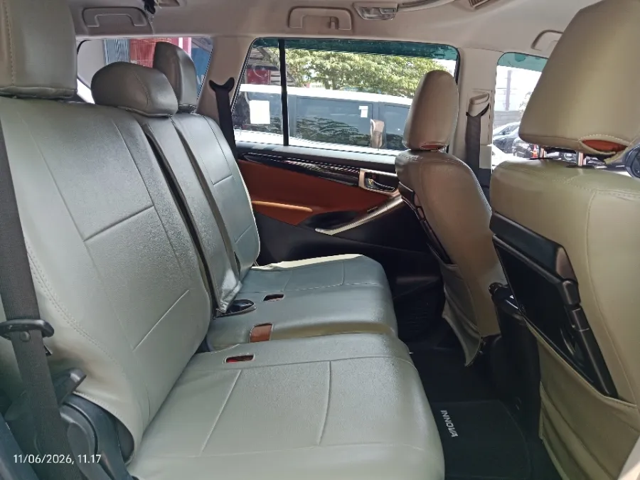 Foto Mobil Bekas Kabin Belakang Toyota Kijang Innova 2.4 V tahun 2020
