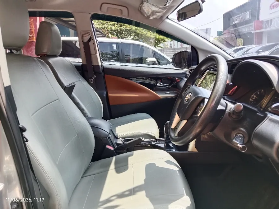 Foto Mobil Bekas Kabin Depan Toyota Kijang Innova 2.4 V tahun 2020
