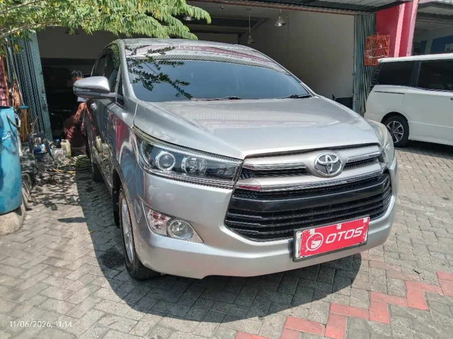 Foto Mobil Bekas Kanan Depan Toyota Kijang Innova 2.4 V tahun 2020