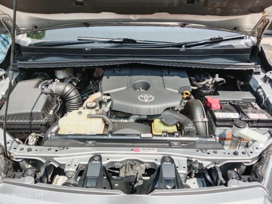 Foto Mobil Bekas Mesin Toyota Kijang Innova 2.4 V tahun 2020