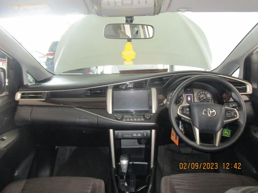 Foto Mobil Bekas Dashboard Toyota Kijang Innova 2.4 V tahun 2021