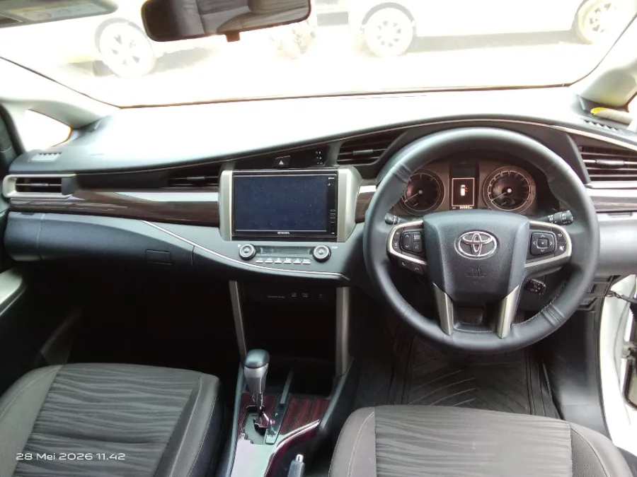 Foto Mobil Bekas Dashboard Toyota Kijang Innova 2.4 V tahun 2021