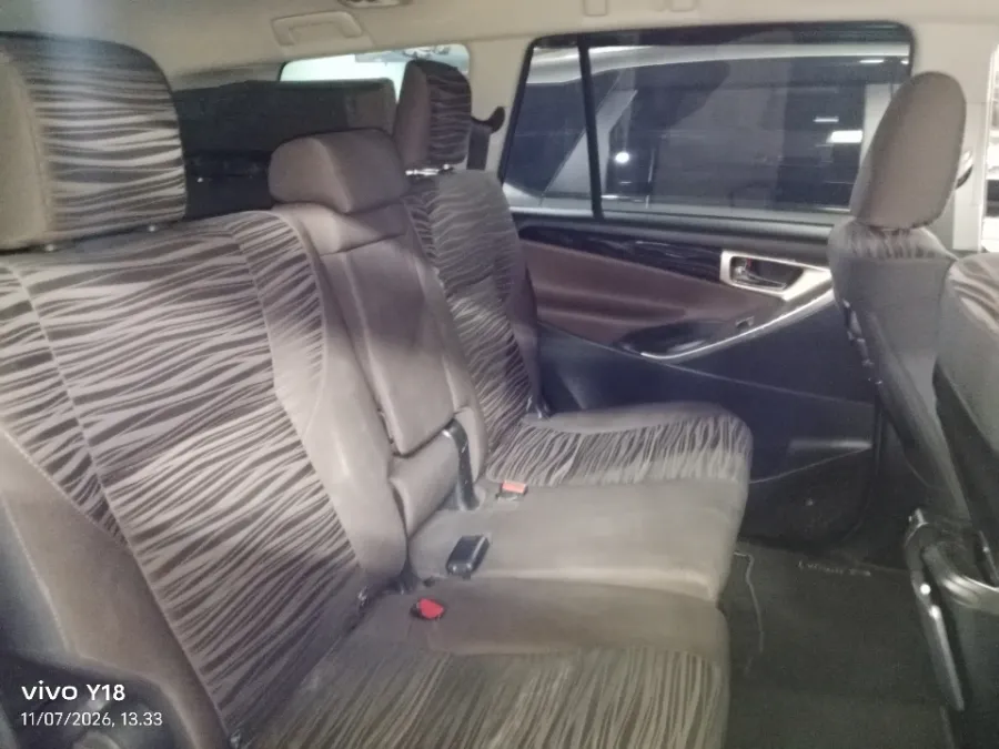 Foto Mobil Bekas Kabin Belakang Toyota Kijang Innova 2.4 V tahun 2021