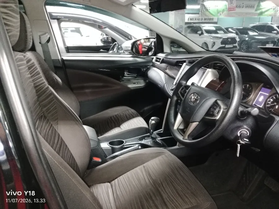 Foto Mobil Bekas Kabin Depan Toyota Kijang Innova 2.4 V tahun 2021