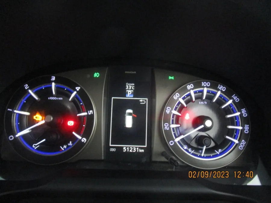 Foto Mobil Bekas Odometer Toyota Kijang Innova 2.4 V tahun 2021