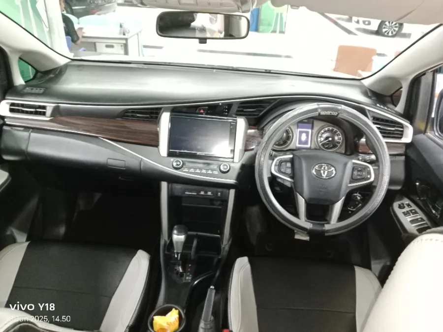 Foto Mobil Bekas Dashboard Toyota Kijang Innova 2.4 V tahun 2022