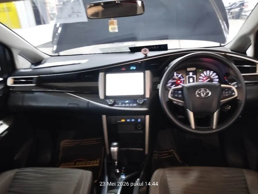 Foto Mobil Bekas Dashboard Toyota Kijang Innova 2.4 V tahun 2022