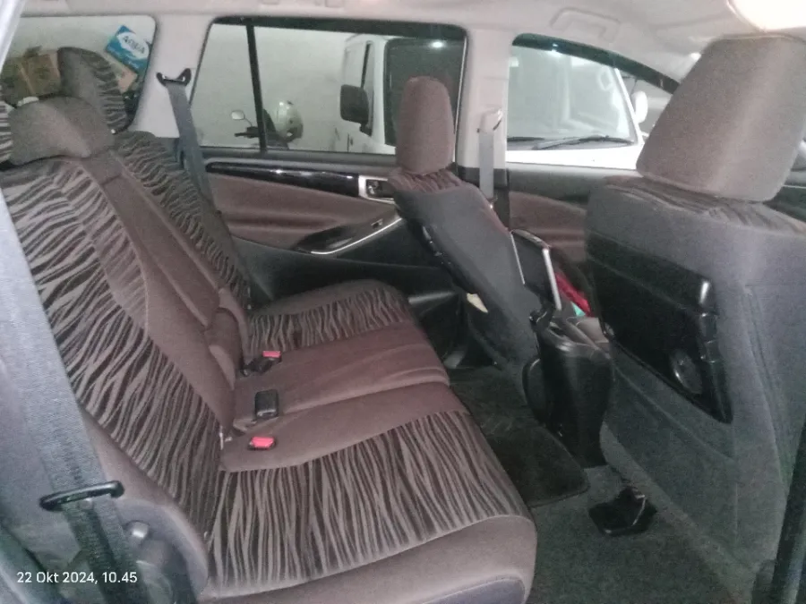 Foto Mobil Bekas Kabin Belakang Toyota Kijang Innova 2.4 V tahun 2022