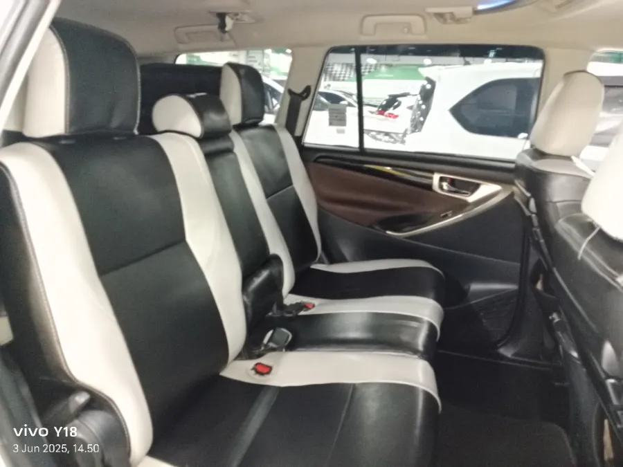 Foto Mobil Bekas Kabin Belakang Toyota Kijang Innova 2.4 V tahun 2022