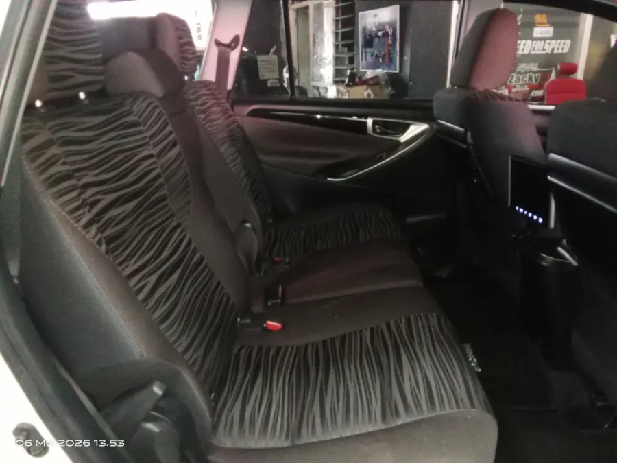 Foto Mobil Bekas Kabin Belakang Toyota Kijang Innova 2.4 V tahun 2022
