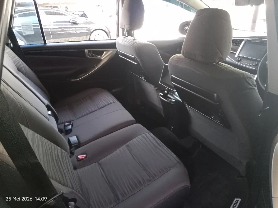Foto Mobil Bekas Kabin Belakang Toyota Kijang Innova 2.4 V tahun 2022
