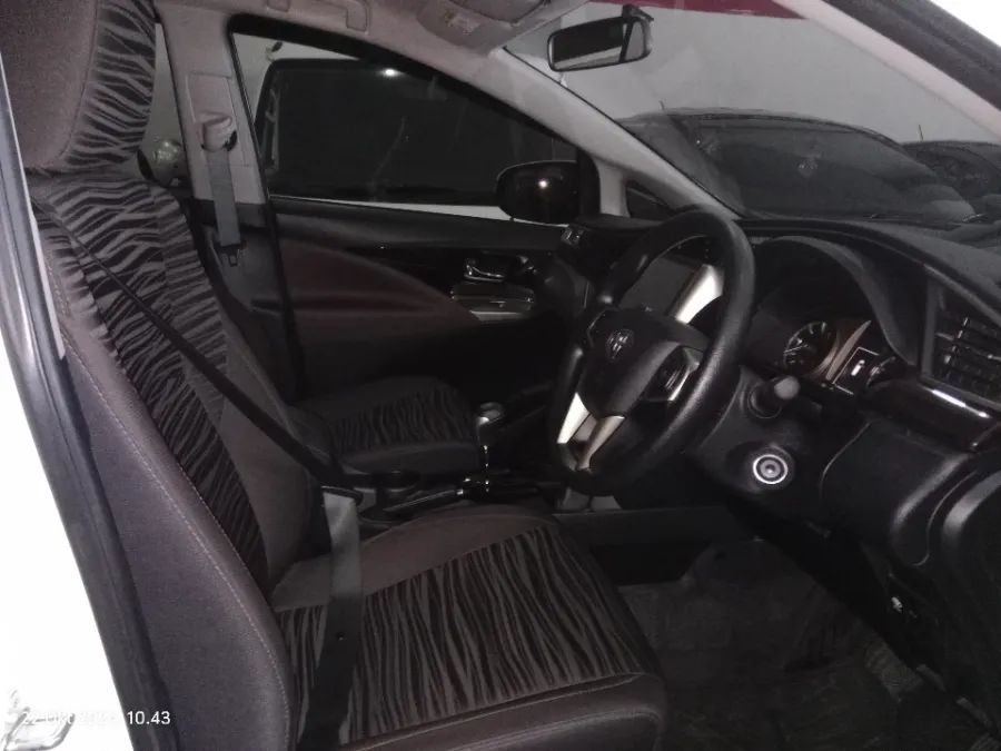 Foto Mobil Bekas Kabin Depan Toyota Kijang Innova 2.4 V tahun 2022
