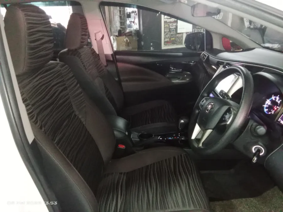 Foto Mobil Bekas Kabin Depan Toyota Kijang Innova 2.4 V tahun 2022