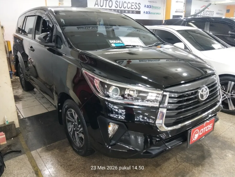 Foto Mobil Bekas Kanan Depan Toyota Kijang Innova 2.4 V tahun 2022