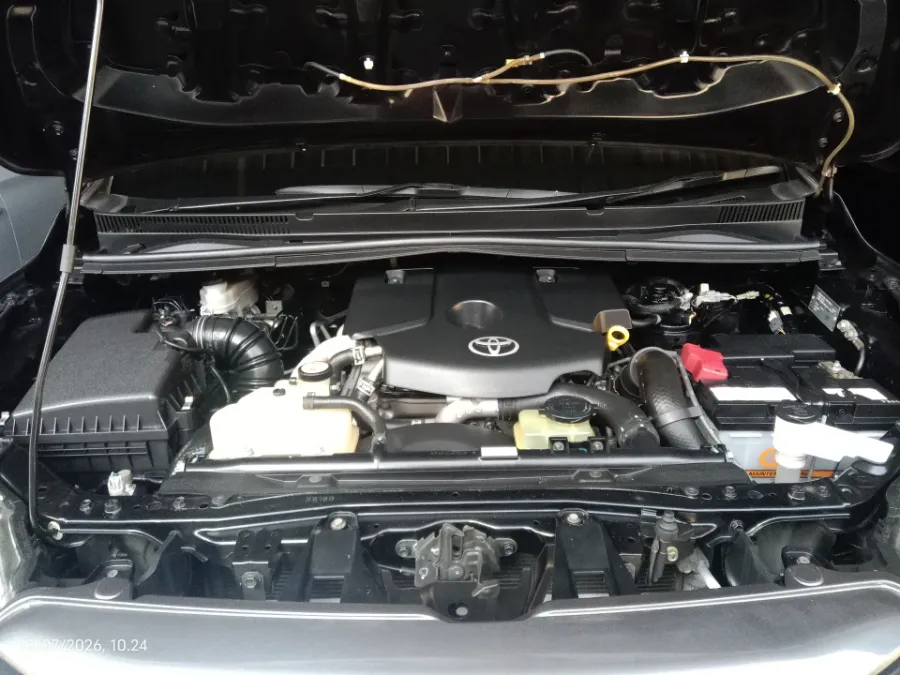 Foto Mobil Bekas Mesin Toyota Kijang Innova 2.4 V tahun 2022