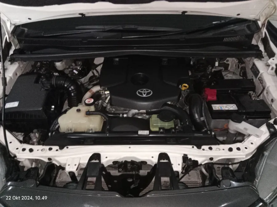 Foto Mobil Bekas Mesin Toyota Kijang Innova 2.4 V tahun 2022