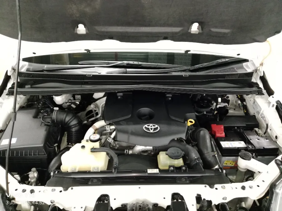 Foto Mobil Bekas Mesin Toyota Kijang Innova 2.4 V tahun 2022