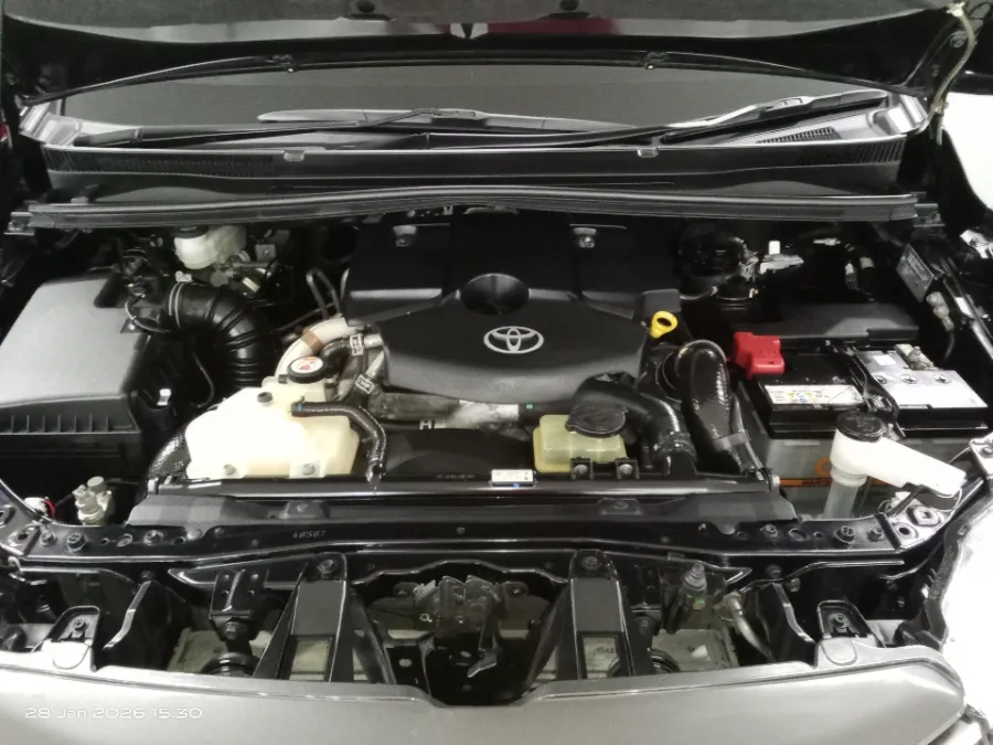 Foto Mobil Bekas Mesin Toyota Kijang Innova 2.4 V tahun 2022
