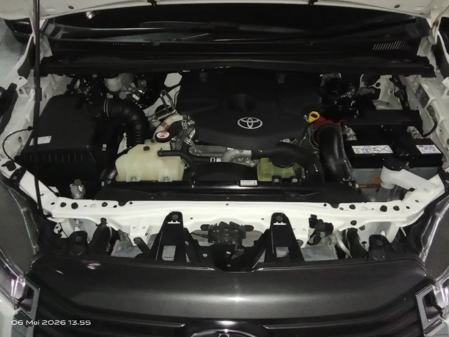 Foto Mobil Bekas Mesin Toyota Kijang Innova 2.4 V tahun 2022