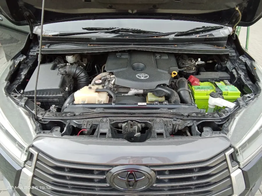 Foto Mobil Bekas Mesin Toyota Kijang Innova 2.4 V tahun 2022