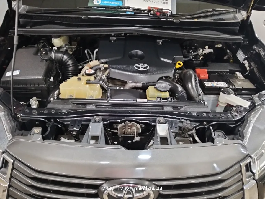 Foto Mobil Bekas Mesin Toyota Kijang Innova 2.4 V tahun 2022
