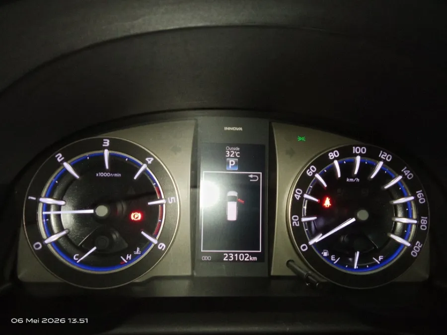 Foto Mobil Bekas Odometer Toyota Kijang Innova 2.4 V tahun 2022