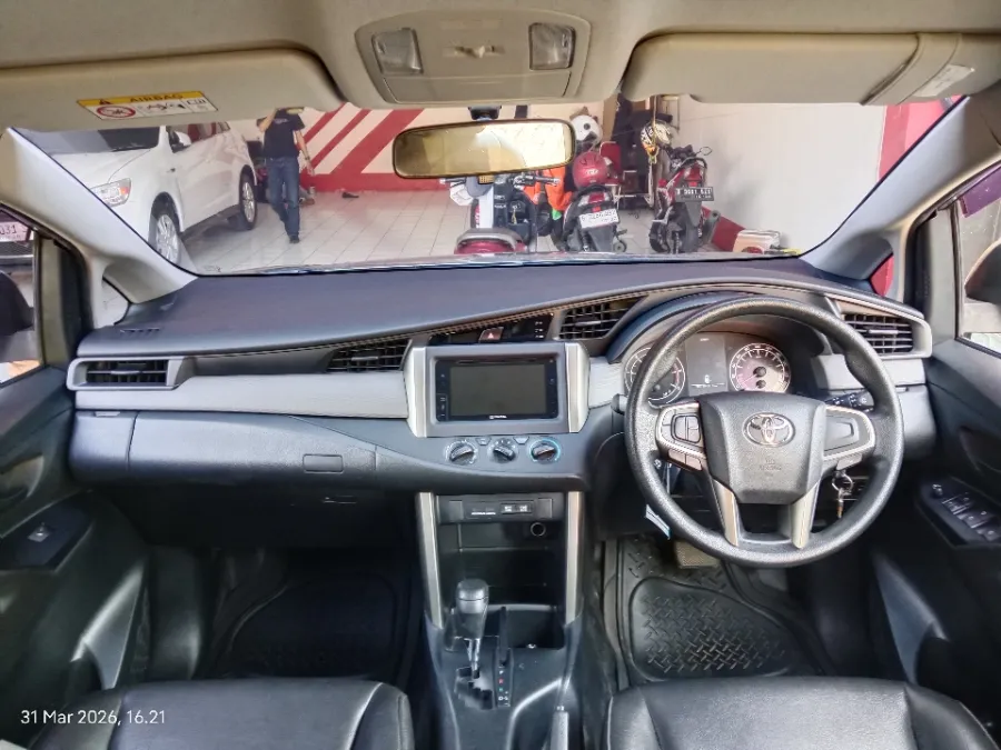 Foto Mobil Bekas Dashboard Toyota Kijang Innova 2.4 Venturer tahun 2017