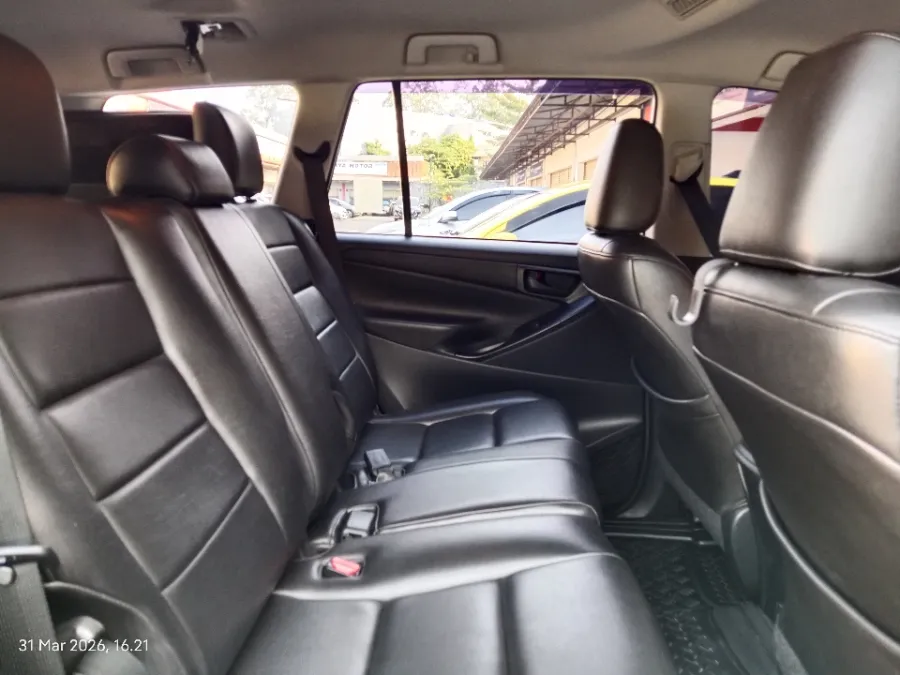 Foto Mobil Bekas Kabin Belakang Toyota Kijang Innova 2.4 Venturer tahun 2017