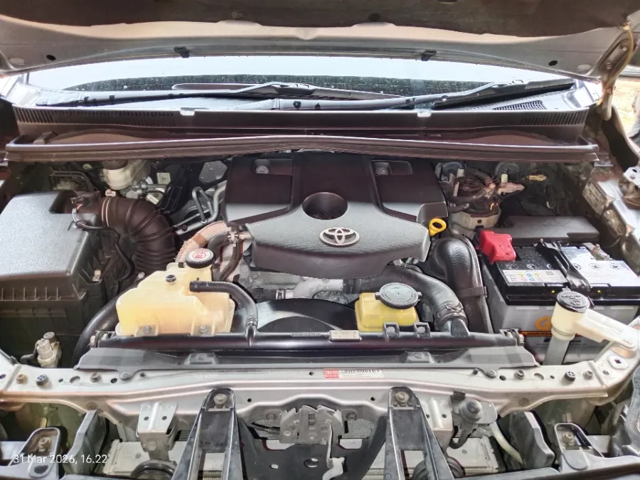 Foto Mobil Bekas Mesin Toyota Kijang Innova 2.4 Venturer tahun 2017