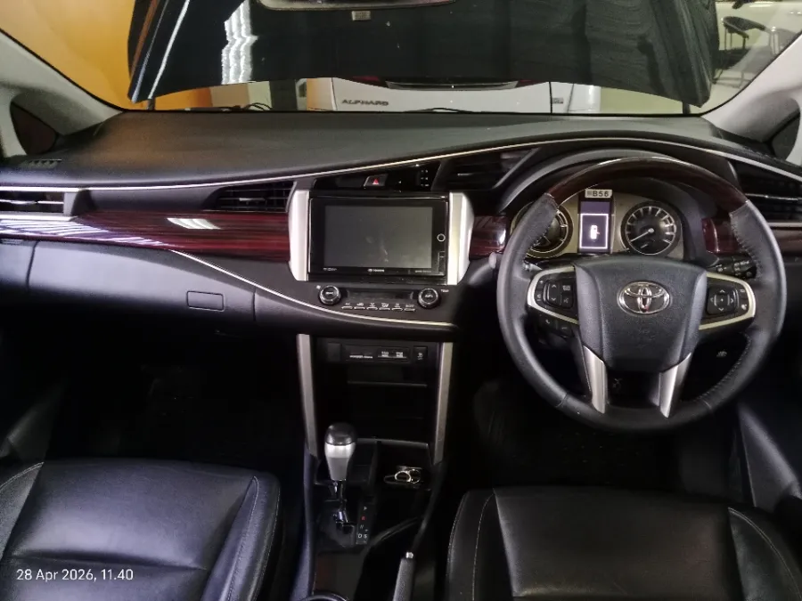 Foto Mobil Bekas Dashboard Toyota Kijang Innova 2.4 Venturer tahun 2018