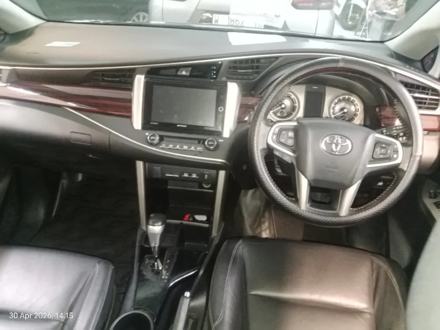 Foto Mobil Bekas Dashboard Toyota Kijang Innova 2.4 Venturer tahun 2018
