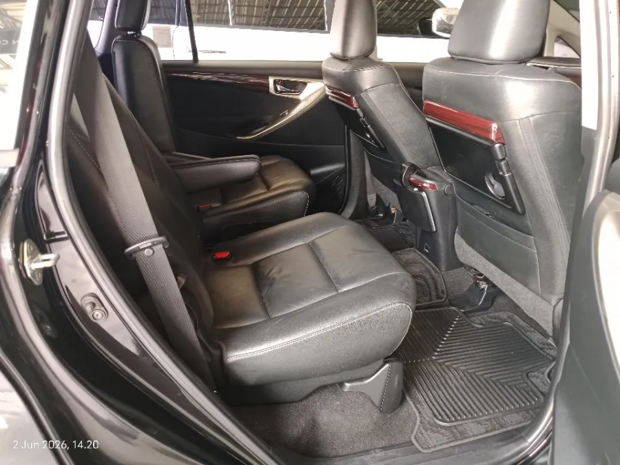 Foto Mobil Bekas Kabin Belakang Toyota Kijang Innova 2.4 Venturer tahun 2018