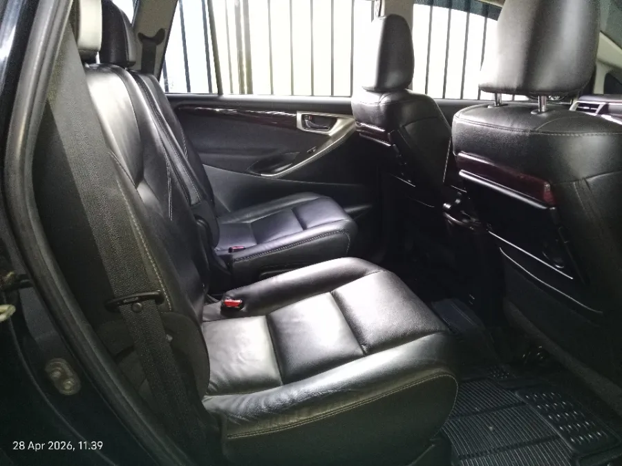 Foto Mobil Bekas Kabin Belakang Toyota Kijang Innova 2.4 Venturer tahun 2018