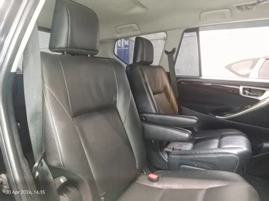 Foto Mobil Bekas Kabin Belakang Toyota Kijang Innova 2.4 Venturer tahun 2018