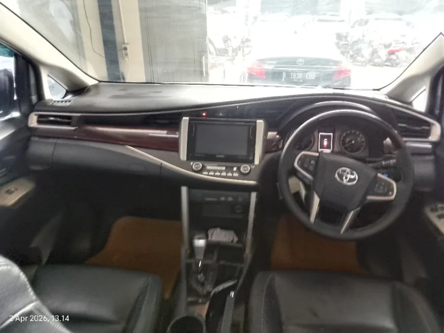 Foto Mobil Bekas Dashboard Toyota Kijang Innova 2.4 Venturer tahun 2019