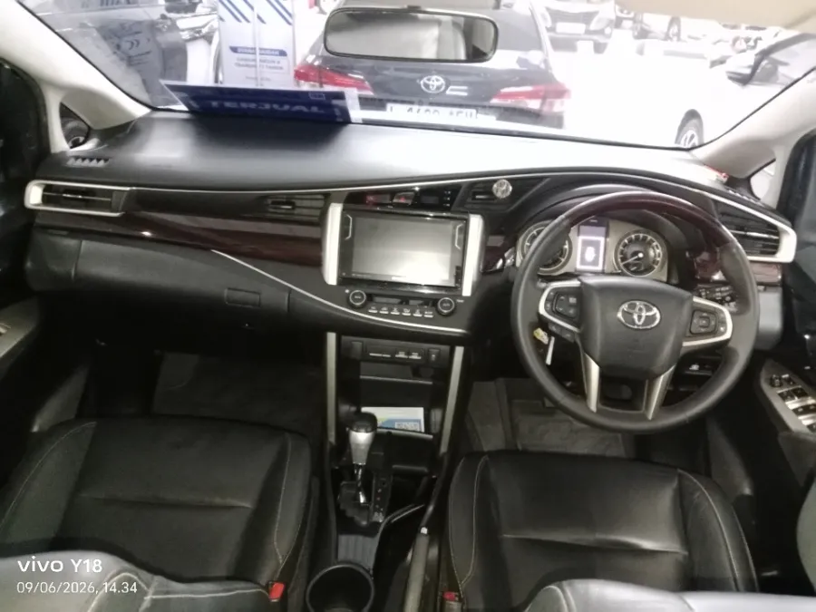 Foto Mobil Bekas Dashboard Toyota Kijang Innova 2.4 Venturer tahun 2019