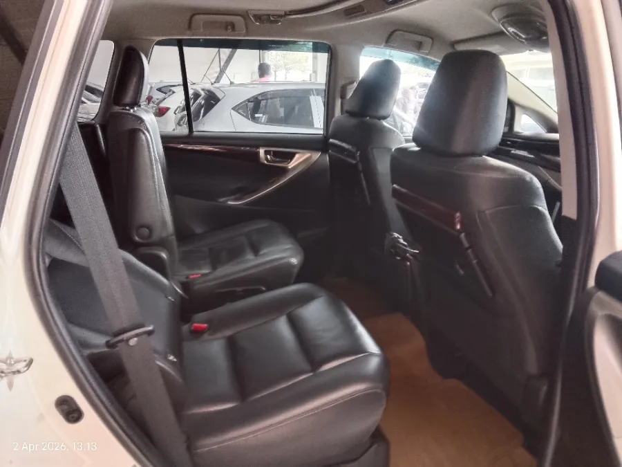 Foto Mobil Bekas Kabin Belakang Toyota Kijang Innova 2.4 Venturer tahun 2019