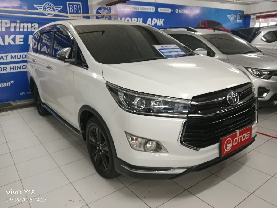 Foto Mobil Bekas Kanan Depan Toyota Kijang Innova 2.4 Venturer tahun 2019
