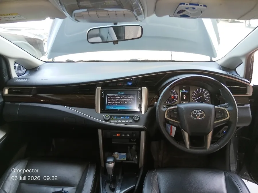 Foto Mobil Bekas Dashboard Toyota Kijang Innova 2.4 Venturer tahun 2020