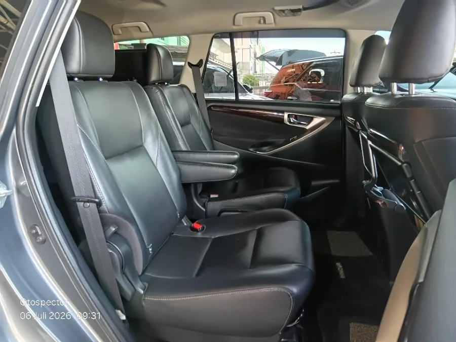 Foto Mobil Bekas Kabin Belakang Toyota Kijang Innova 2.4 Venturer tahun 2020