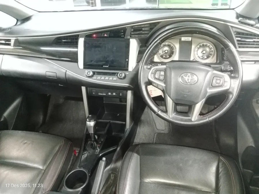 Foto Mobil Bekas Dashboard Toyota Kijang Innova 2.4 Venturer tahun 2021