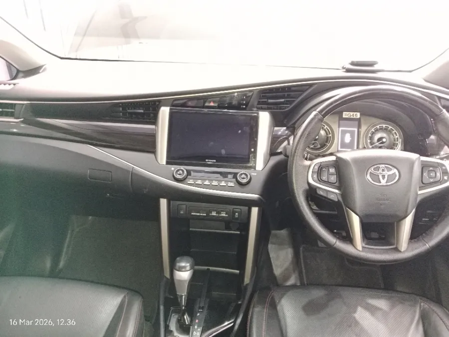 Foto Mobil Bekas Dashboard Toyota Kijang Innova 2.4 Venturer tahun 2021