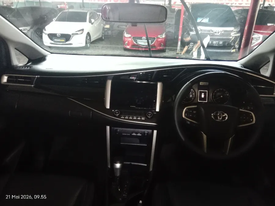 Foto Mobil Bekas Dashboard Toyota Kijang Innova 2.4 Venturer tahun 2021