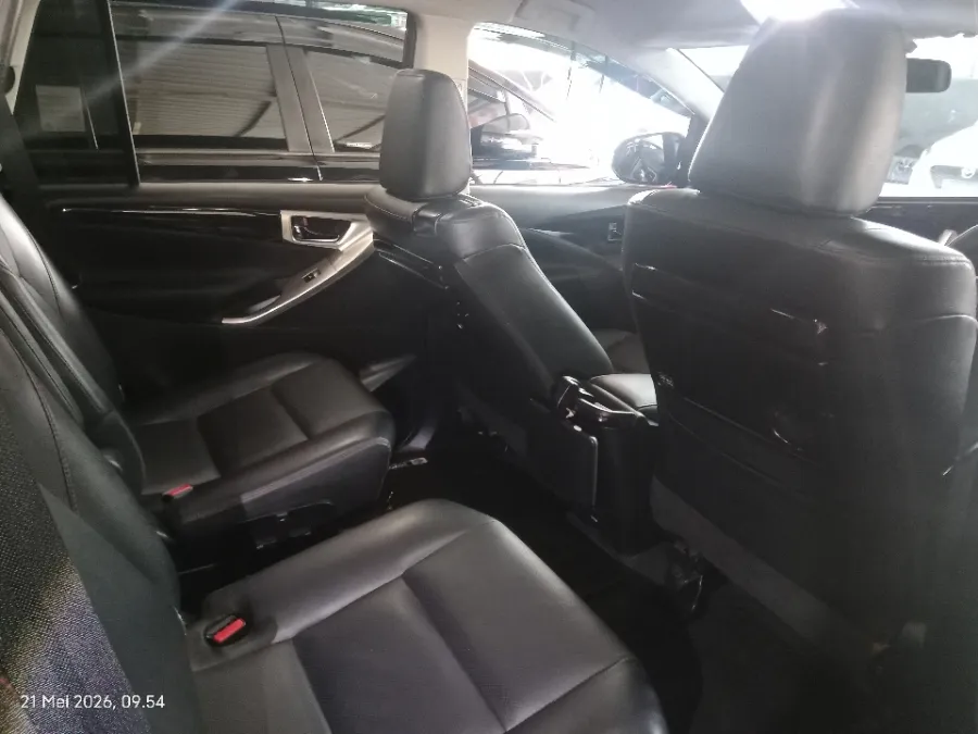 Foto Mobil Bekas Kabin Belakang Toyota Kijang Innova 2.4 Venturer tahun 2021