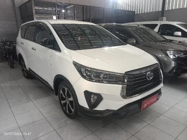 2021 Toyota Kijang Innova 2.4 Venturer - Foto 1 dari 6