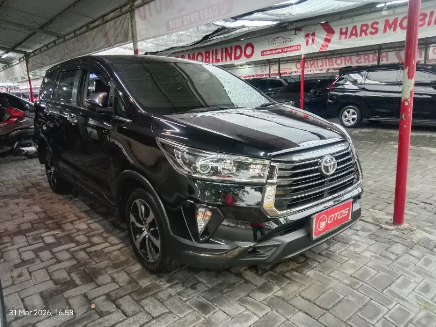 Foto Mobil Bekas Kanan Depan Toyota Kijang Innova 2.4 Venturer tahun 2021