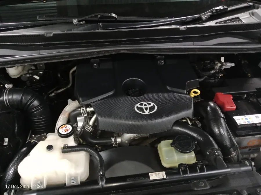 Foto Mobil Bekas Mesin Toyota Kijang Innova 2.4 Venturer tahun 2021
