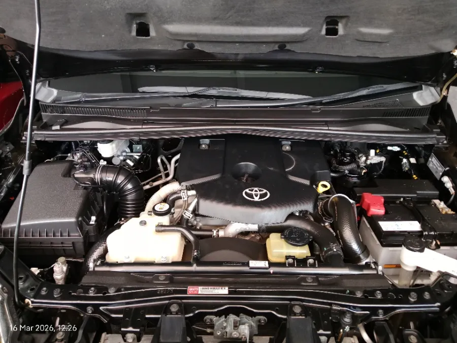 Foto Mobil Bekas Mesin Toyota Kijang Innova 2.4 Venturer tahun 2021